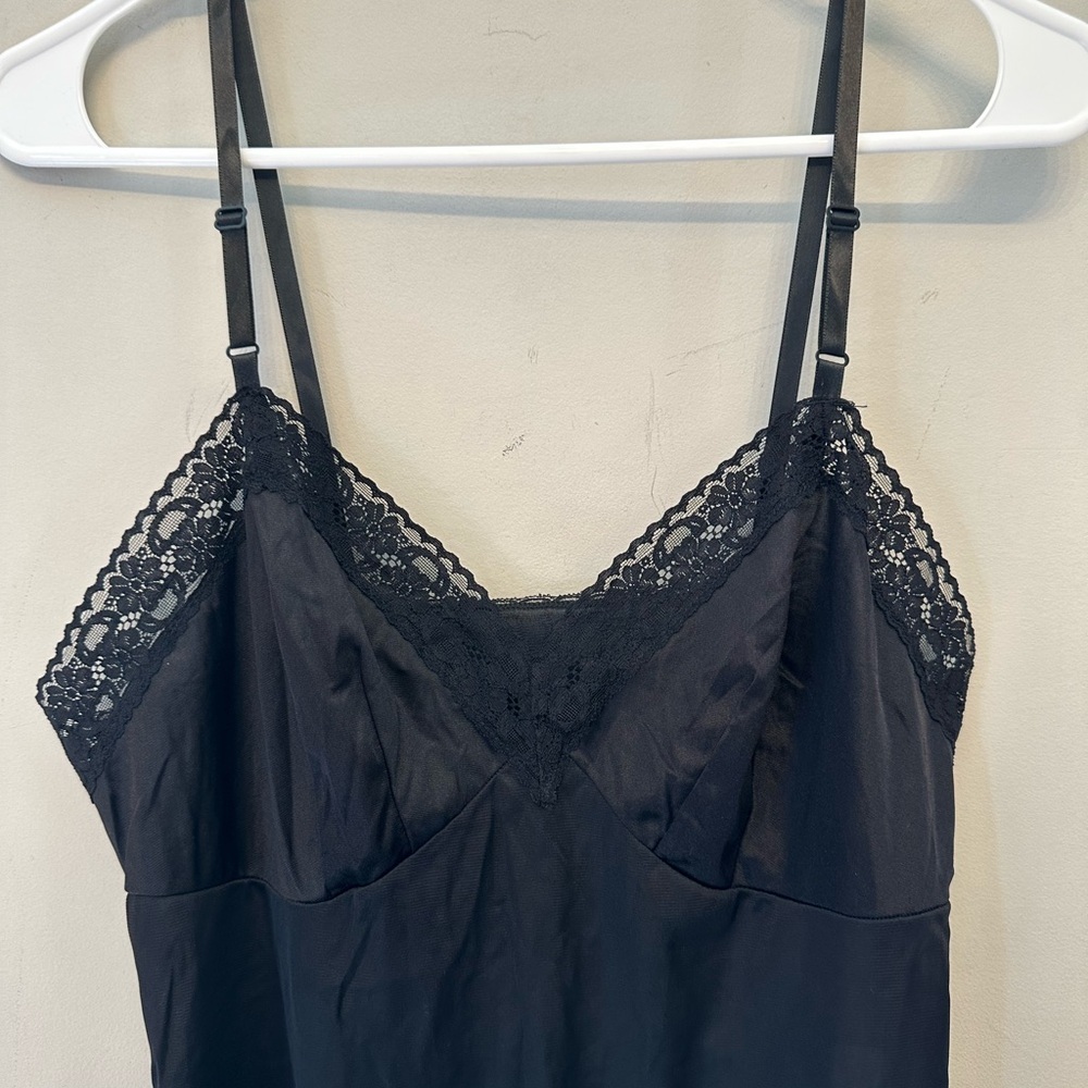 Vintage 80’s/90’s Vanity Fair Black Lace Trim Chemise Size 36 - Picture 2 of 7